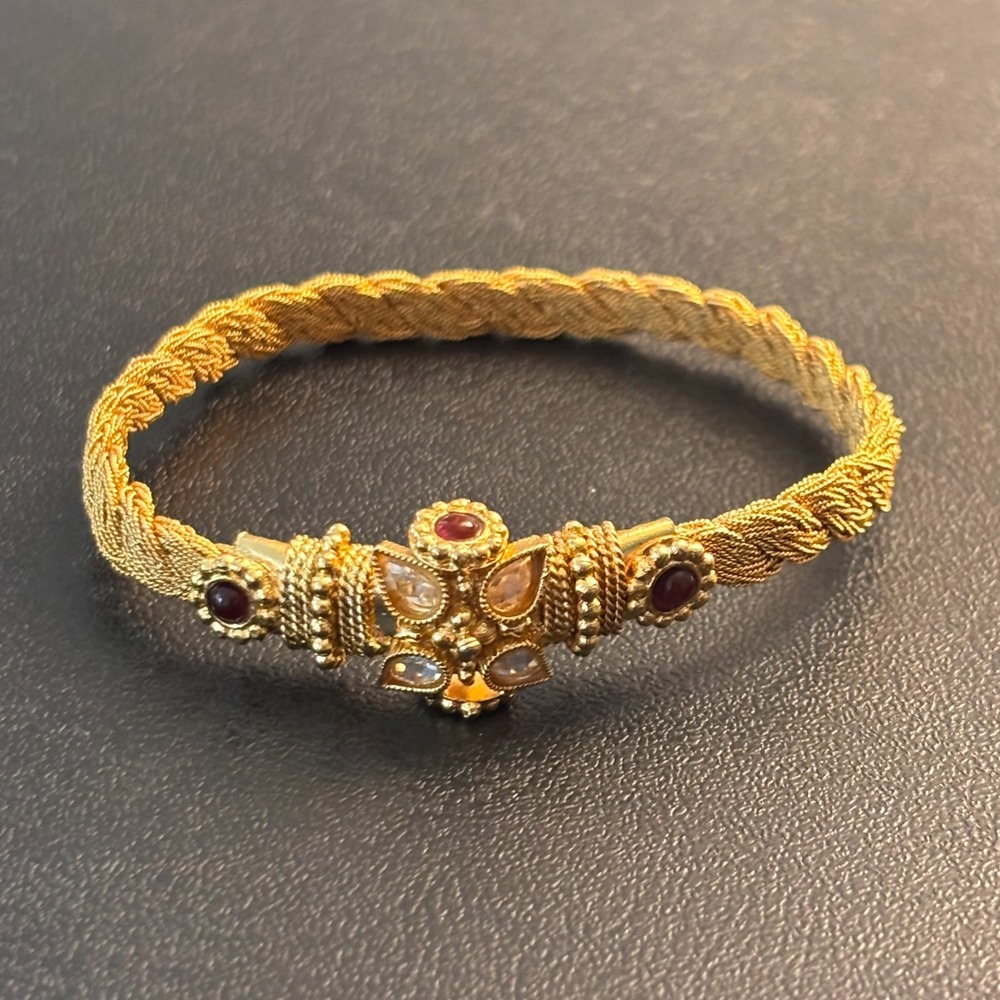 Vintage Gold Tone Braided Screw Closure Ornate Cluster Center Bangle Bracelet 7